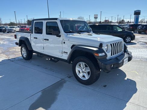 Used 2020 Jeep Gladiator Sport w/ Quick Order Package 24S image 9