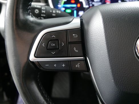 Used 2020 Toyota Highlander XLE image 27