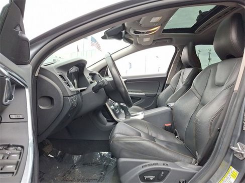 Used 2016 Volvo V60 T5 Cross Country w/ Convenience Package image 13