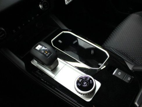 New 2025 Mitsubishi Outlander ES image 16