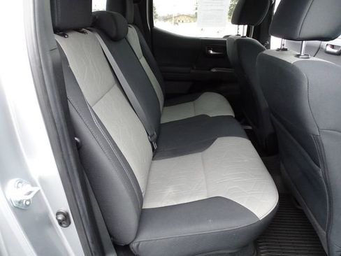 Used 2022 Toyota Tacoma TRD Off-Road image 13