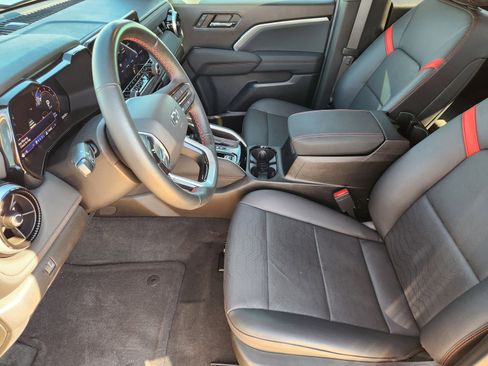 Used 2024 Chevrolet Colorado Z71 w/ Z71 Convenience Package 2 image 13