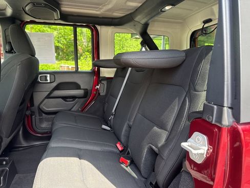 Used 2021 Jeep Wrangler Unlimited Sahara AWD/4WD image 22
