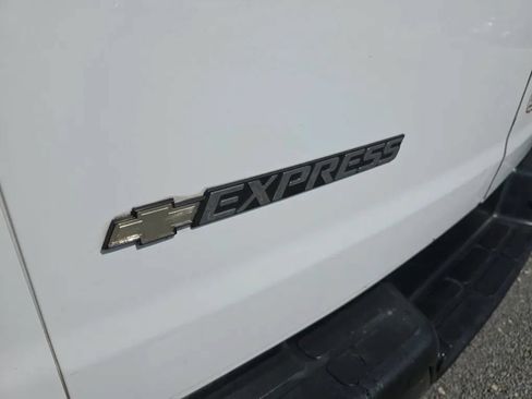 Used 2020 Chevrolet Express 3500 Extended w/ Driver Convenience Package RWD image 10