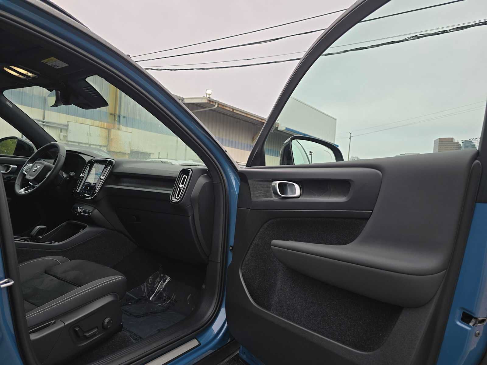 Certified 2023 Volvo XC40 Recharge Plus w/ Protection Package Premier AWD/4WD image 12