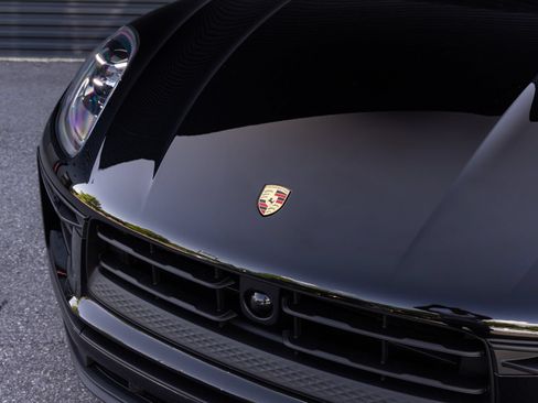 Certified 2026 Porsche Macan AWD/4WD image 10