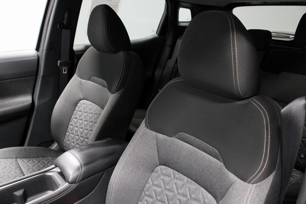 Certified 2025 Nissan Kicks SV AWD/4WD image 25
