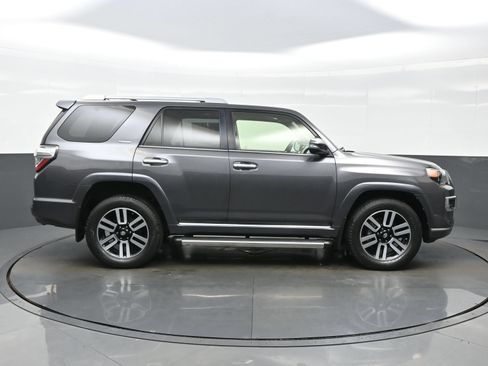 Used 2018 Toyota 4Runner Limited AWD/4WD image 7