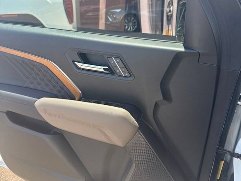 Used 2024 GMC Canyon Denali AWD/4WD image 3