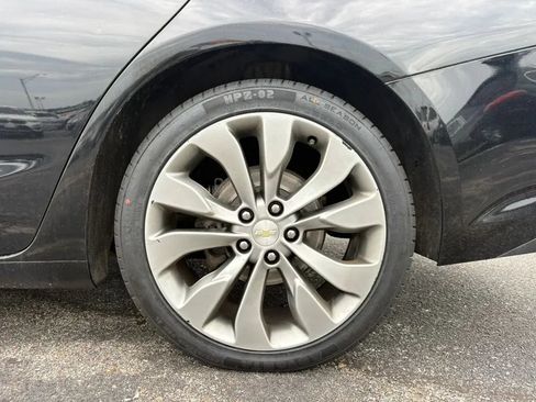Used 2018 Chevrolet Malibu Premier w/ Premier Sun and Wheel Package FWD image 29