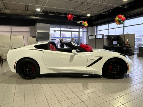 Used 2018 Chevrolet Corvette Stingray Coupe w/ 1LT image 9
