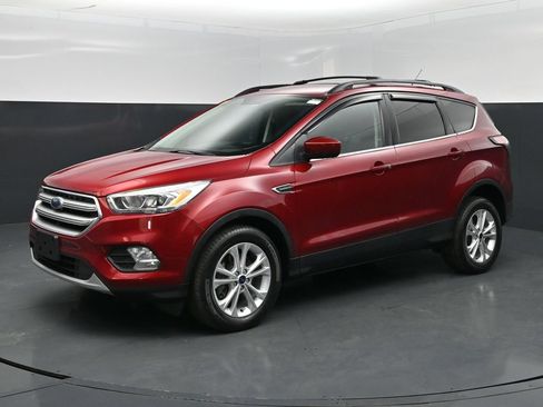 Used 2017 Ford Escape SE w/ Equipment Group 201A AWD/4WD image 1