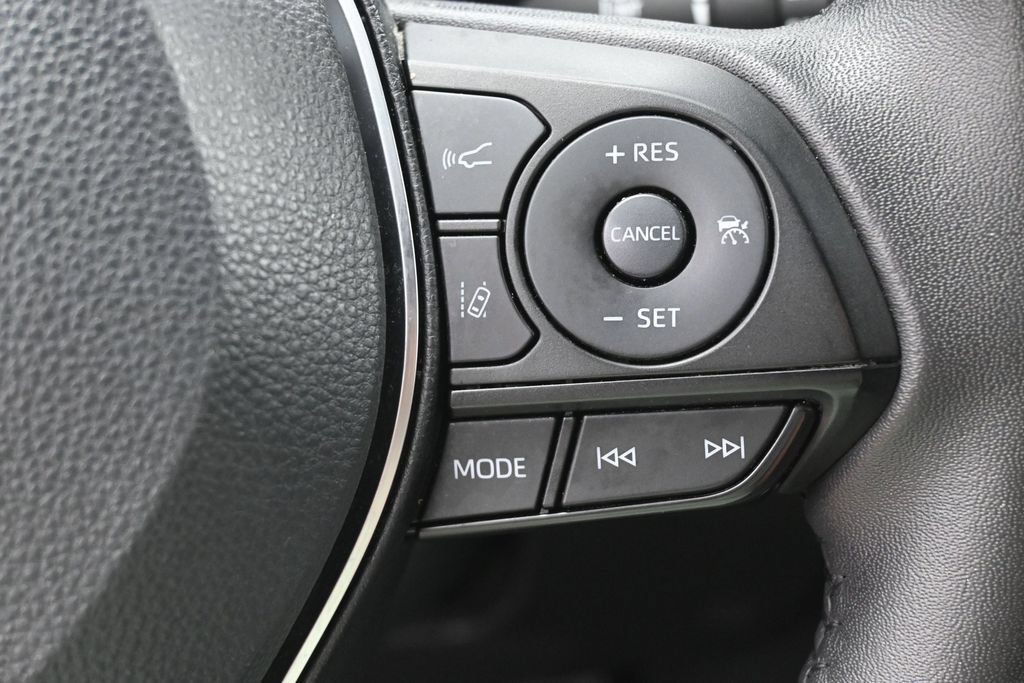 Used 2024 Toyota RAV4 XSE AWD/4WD image 18