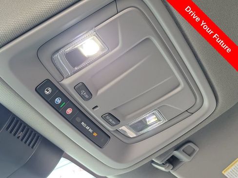 Used 2025 Chevrolet Silverado 1500 LT RWD image 15
