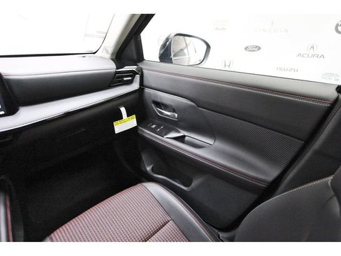New 2026 Nissan Kicks SR w/ Cold Weather Package FWD image 8
