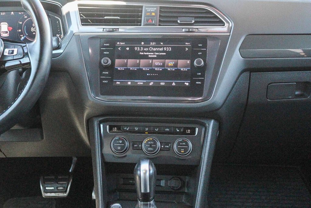 Used 2021 Volkswagen Tiguan SEL Premium R-Line AWD/4WD image 3