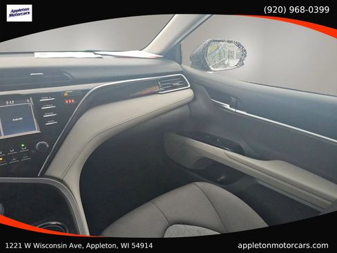 Used 2018 Toyota Camry LE image 21