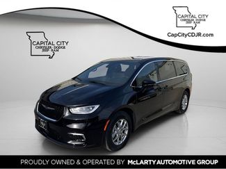 New 2026 Chrysler Pacifica Select video 1