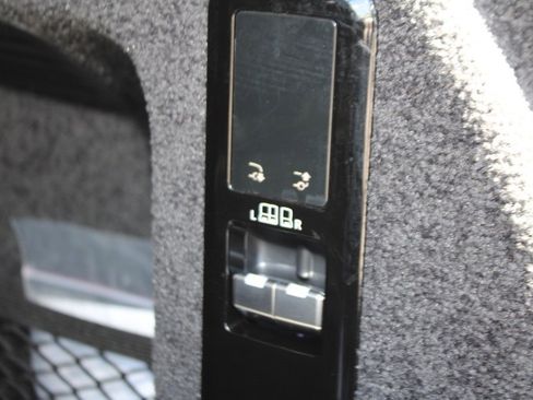 Used 2024 Land Rover Range Rover SE image 30