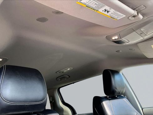 Used 2024 Chrysler Pacifica Touring-L FWD image 13