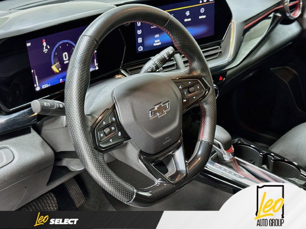 Used 2024 Chevrolet Trax RS w/ Sunroof Package FWD image 14