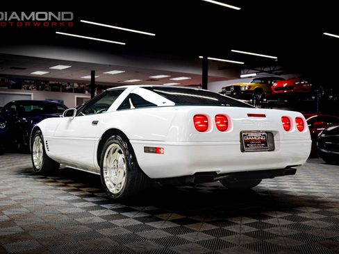 Used 1995 Chevrolet Corvette Coupe image 2