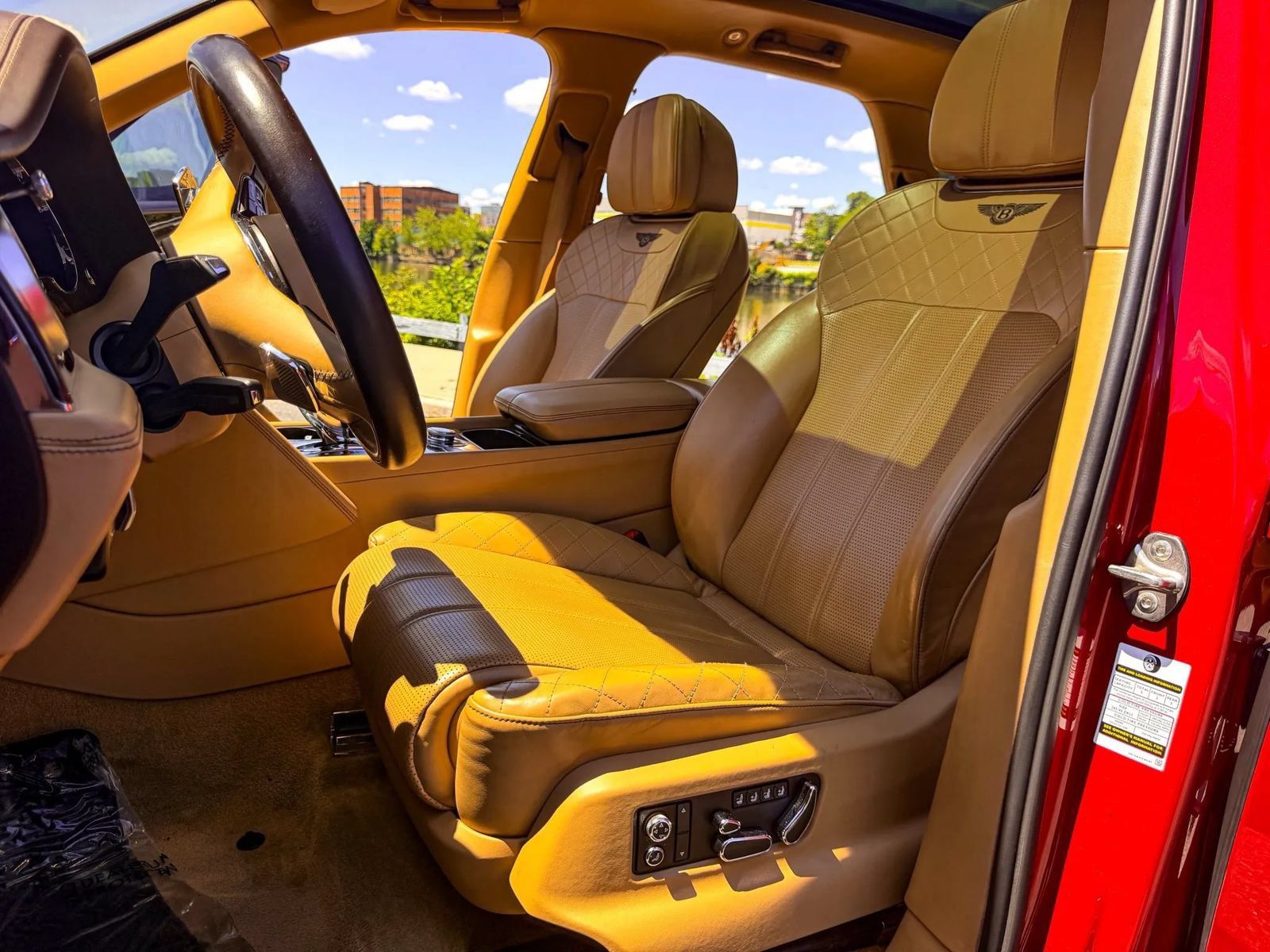 Used 2017 Bentley Bentayga AWD/4WD image 17