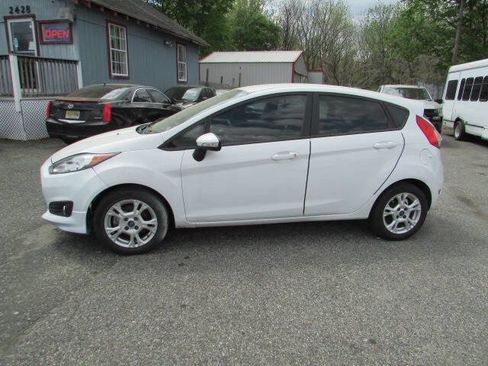 Used 2015 Ford Fiesta SE image 4