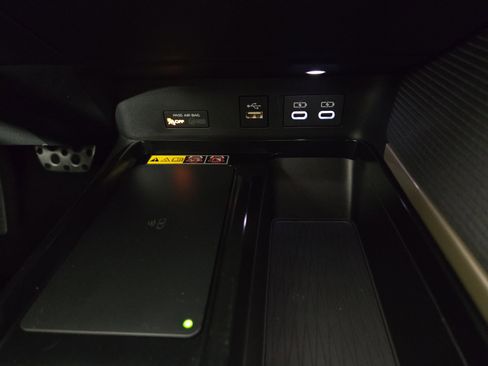 Used 2025 Toyota Camry SE image 28