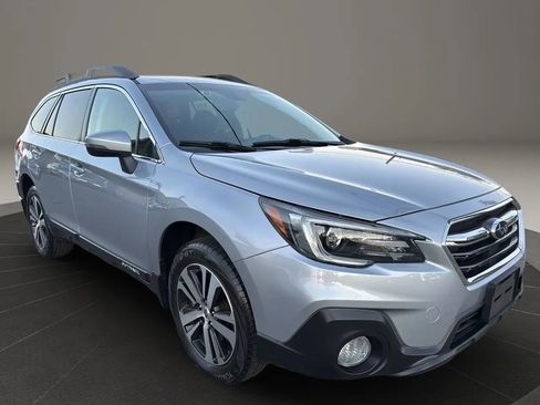 Used 2018 Subaru Outback 2.5i Limited image 3