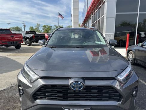 Used 2022 Toyota RAV4 XLE Premium AWD/4WD image 3