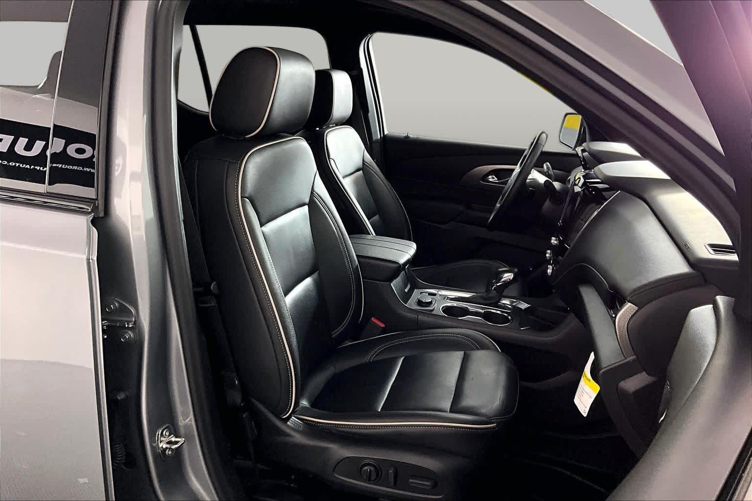 Used 2023 Chevrolet Traverse Premier w/ Redline Edition AWD/4WD image 9