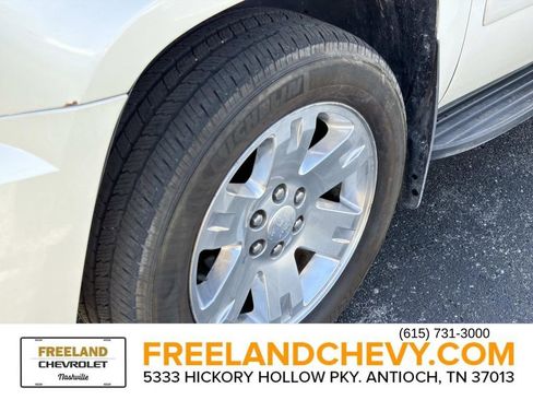 Used 2011 GMC Yukon SLT w/ SLT Chrome Package image 9