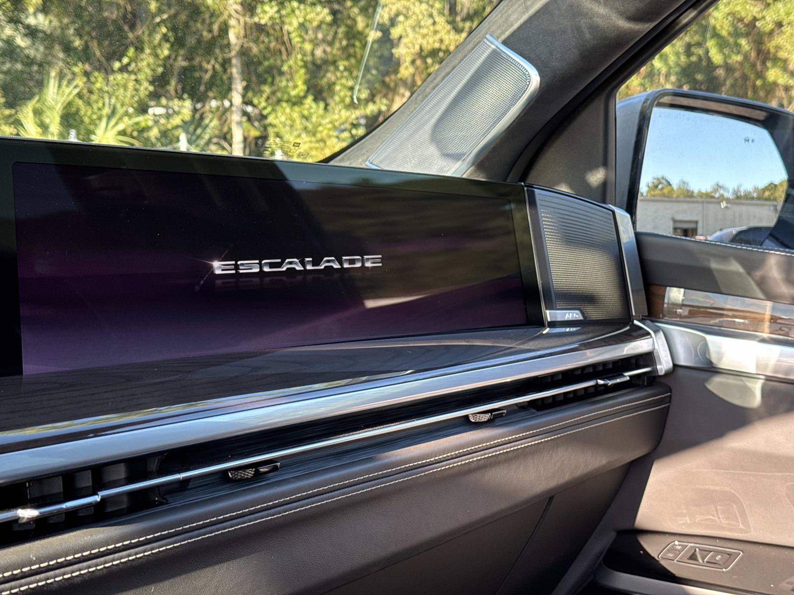 Used 2026 Cadillac Escalade Platinum Luxury w/ LPO, Floor Liner Package AWD/4WD image 24