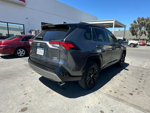 Used 2023 Toyota RAV4 XSE AWD/4WD image 5