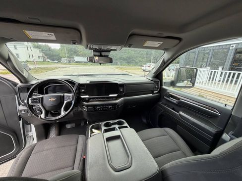 Used 2024 Chevrolet Silverado 2500 LT AWD/4WD image 23