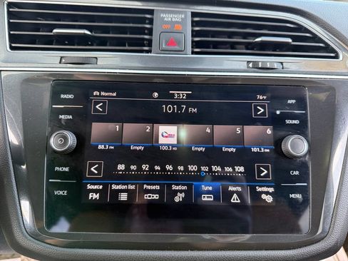 Used 2022 Volkswagen Tiguan SE AWD/4WD image 25