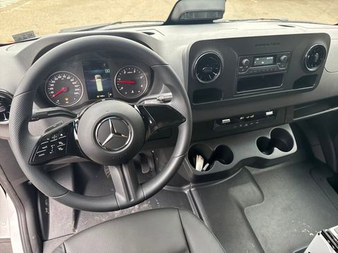 New 2025 Mercedes-Benz Sprinter 2500 image 13