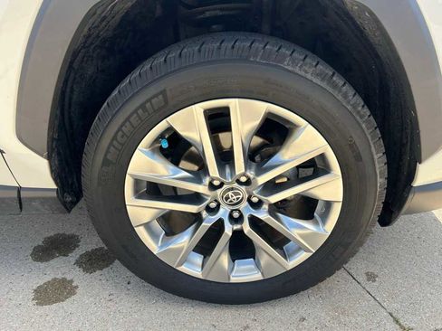 Used 2020 Toyota RAV4 Limited image 12