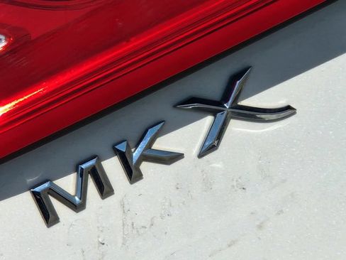 Used 2018 Lincoln MKX Reserve w/ Lincoln MKX Climate Package FWD image 11