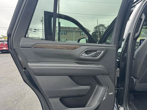 Used 2021 Chevrolet Tahoe Premier w/ Premium Package AWD/4WD image 13
