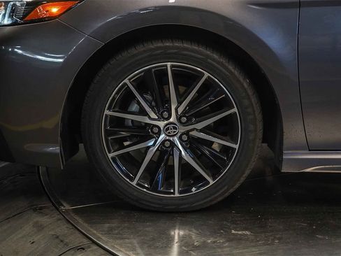 Used 2023 Toyota Camry SE w/ Cold Weather Package image 9