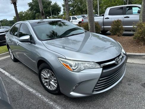 Used 2016 Toyota Camry LE FWD image 2