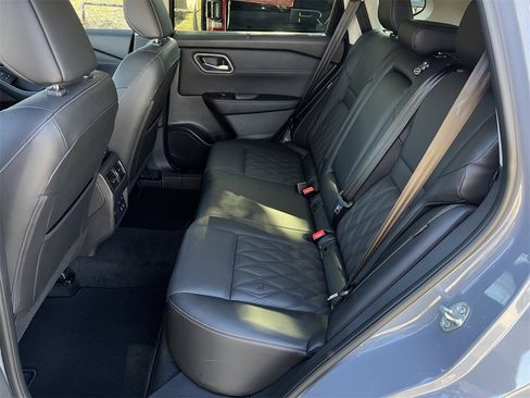 Certified 2025 Nissan Rogue Platinum w/ Tech Package image 27