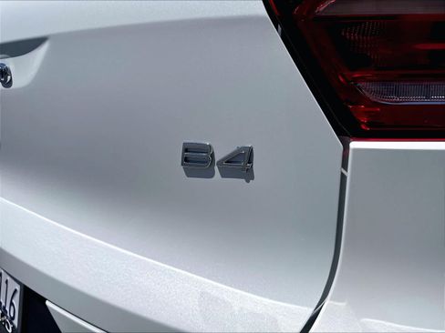 Used 2026 Volvo XC40 B4 Plus w/ Climate Package FWD image 11