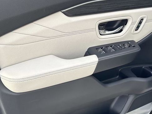 New 2026 Honda Pilot Touring image 12