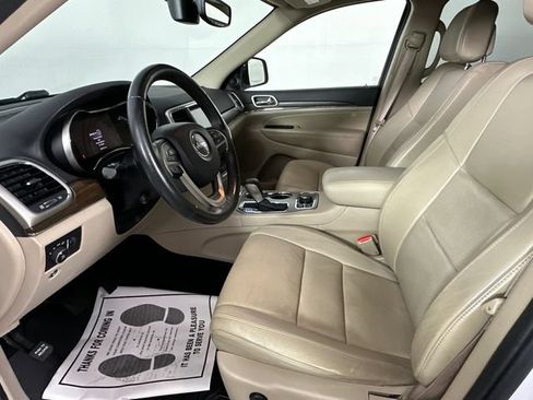 Used 2017 Jeep Grand Cherokee Limited w/ Luxury Group II AWD/4WD image 3