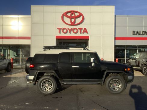Used 2013 Toyota FJ Cruiser 4WD image 8