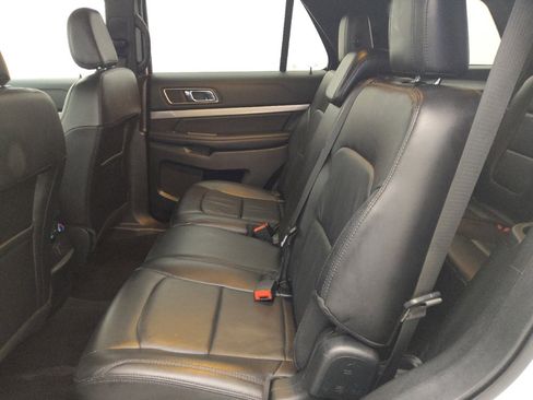 Used 2018 Ford Explorer XLT w/ Equipment Group 202A image 18