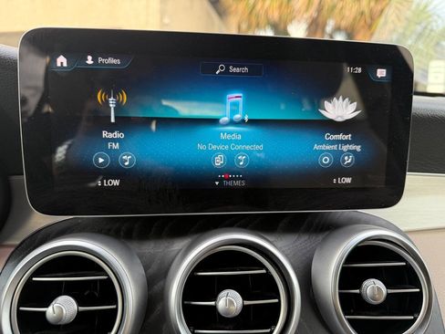 Used 2020 Mercedes-Benz GLC 300 image 24